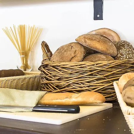 Aegean Breeze Fánai