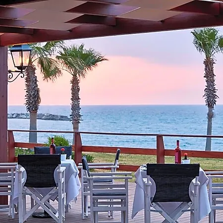 Aegean Breeze Fánai